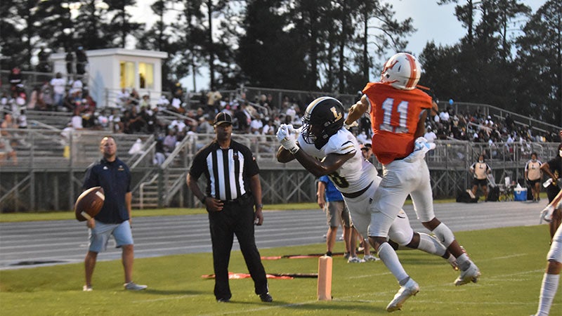 Denali Dooley breaks up a pass in the game against Lanett last year